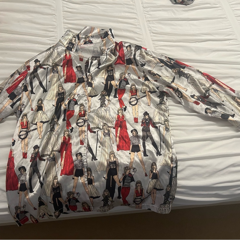 Taylor Swift Red TV silk pajamas